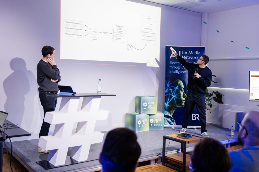 Links: Jan Georg Plavec, Leitender Redakteur Stuttgarter Zeitung, rechts: Felix Gayer, Head of AI and Automation Hub MHS Digital